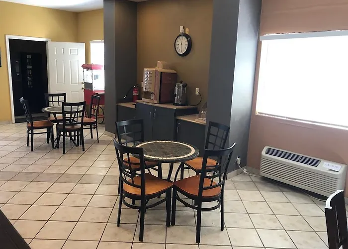 Oyo Az I-10 Hotel 2*